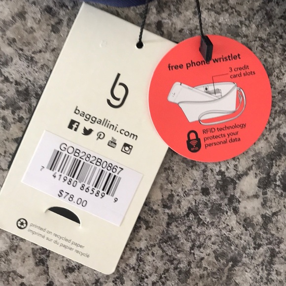 Crossbody - Picture 2 of 7